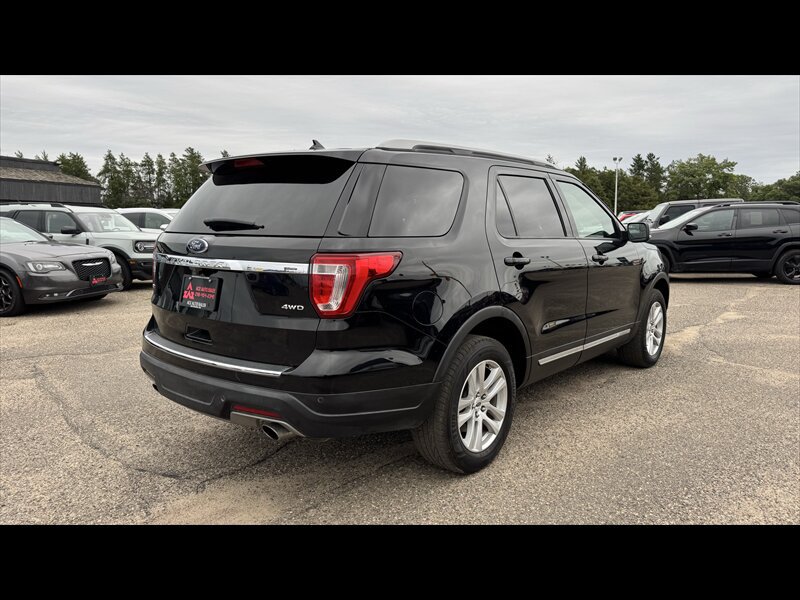 Used 2018 Ford Explorer XLT w/ Equipment Group 201A AWD/4WD image 5
