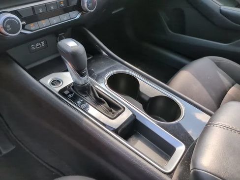 Used 2024 Nissan Altima 2.5 SV FWD image 18