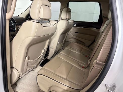 Used 2017 Jeep Grand Cherokee Overland w/ Jeep Active Safety Group image 40