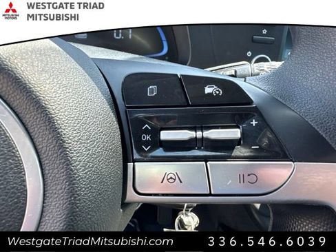 Used 2024 Hyundai Elantra SE FWD image 5