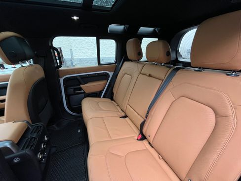 Used 2023 Land Rover Defender 110 image 29
