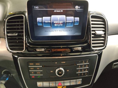 Used 2018 Mercedes-Benz GLE 350 w/ Premium 2 Package image 25