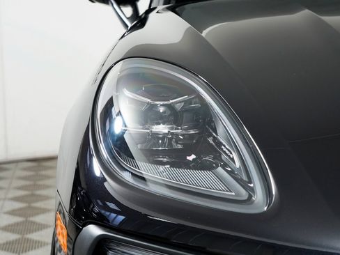 New 2026 Porsche Macan image 11