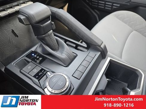 Used 2025 Toyota Tacoma SR5 AWD/4WD image 22