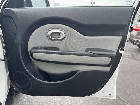 Used 2015 Kia Soul FWD image 19