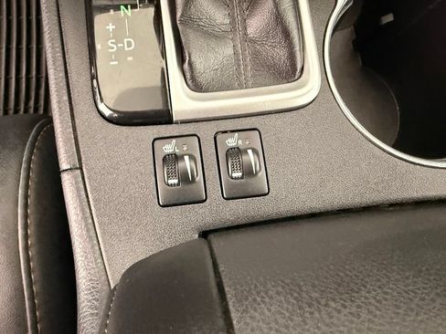Used 2018 Toyota Highlander XLE AWD/4WD image 25