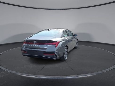 New 2026 Hyundai Elantra Limited FWD image 8