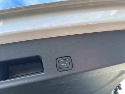 Used 2025 GMC Acadia Elevation image 22