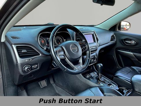 Used 2019 Jeep Cherokee Latitude Plus AWD/4WD image 17
