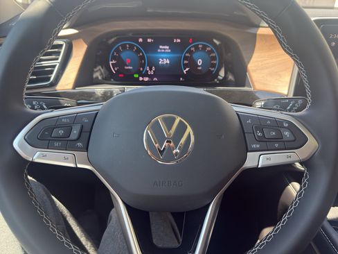 New 2026 Volkswagen Atlas SE FWD image 16