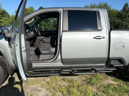 Used 2025 Chevrolet Silverado 2500 LT AWD/4WD image 5