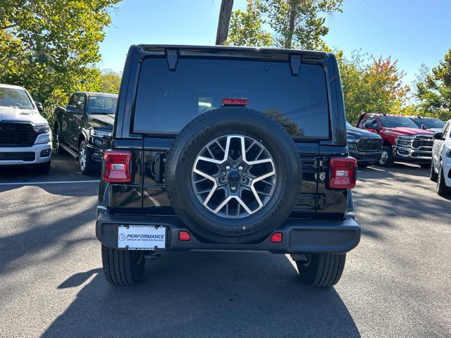 Used 2024 Jeep Wrangler Unlimited Sahara w/ Technology Group AWD/4WD image 15