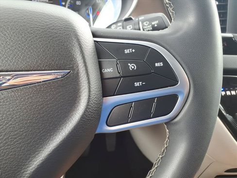 Used 2022 Chrysler Voyager LX FWD image 21