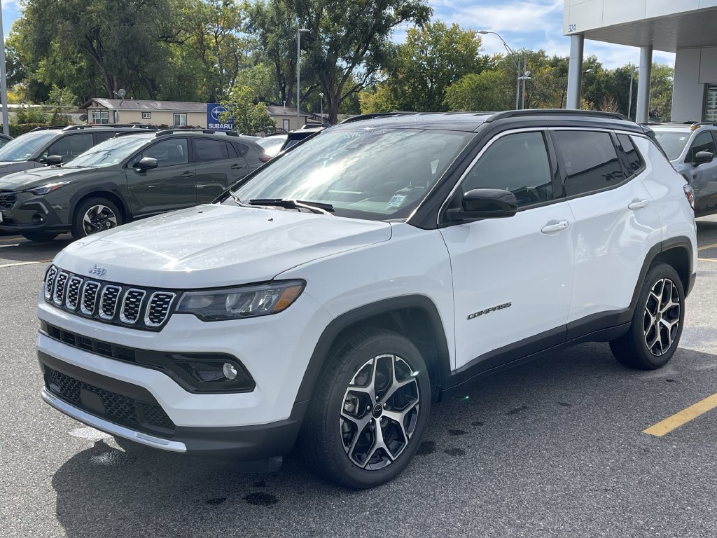 Used 2025 Jeep Compass Limited AWD/4WD image 3