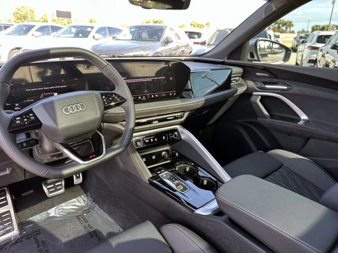 Used 2025 Audi SQ5 Premium Plus image 16
