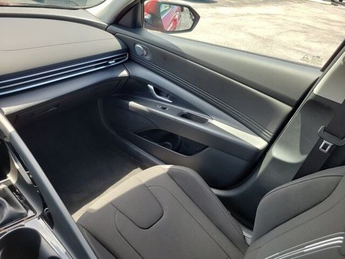 Used 2025 Hyundai Elantra SEL FWD image 13