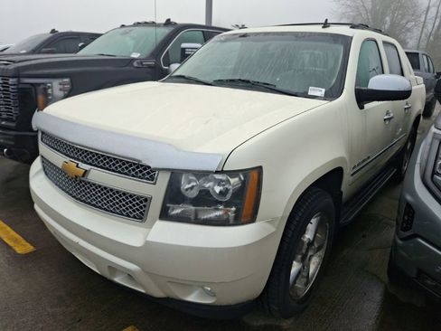 Used 2013 Chevrolet Avalanche LTZ image 1