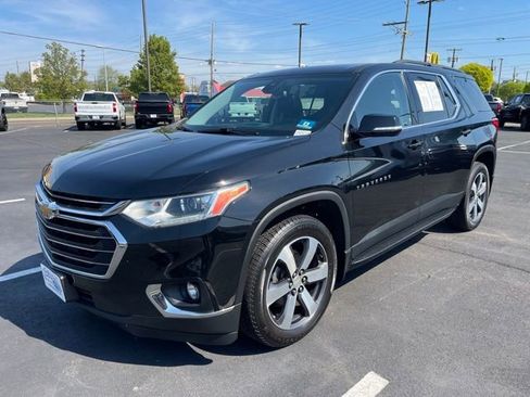 Used 2020 Chevrolet Traverse LT w/ LT Premium Package AWD/4WD image 3
