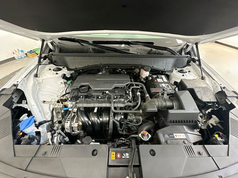 Used 2025 Hyundai Kona SEL AWD/4WD image 34