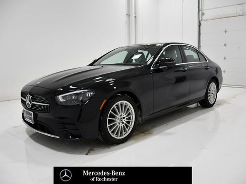Used 2022 Mercedes-Benz E 350 4MATIC Sedan image 1