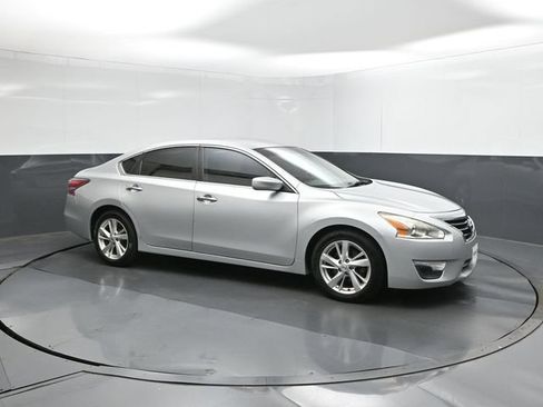 Used 2014 Nissan Altima 2.5 SV FWD image 17