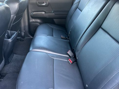 Used 2019 Toyota Tacoma TRD Sport w/ TRD Premium Sport Package RWD image 12