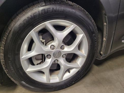 Used 2017 Chrysler Pacifica Touring-L Plus w/ Tire & Wheel Group FWD image 31