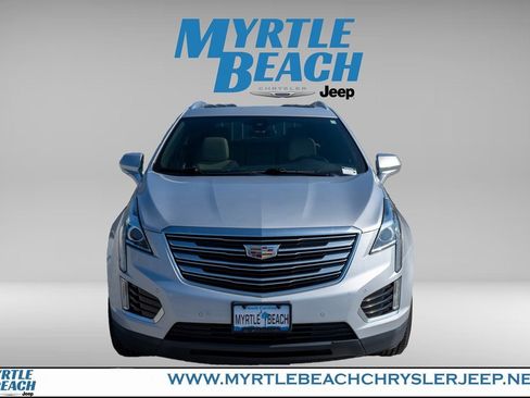 Used 2017 Cadillac XT5 Luxury w/ Driver Awareness Package image 9