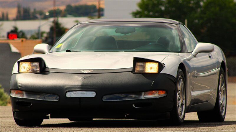 Used 1999 Chevrolet Corvette Coupe w/ Memory Pkg RWD image 4
