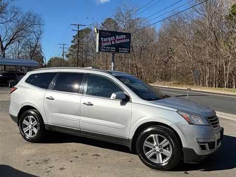 Used 2015 Chevrolet Traverse LT image 1