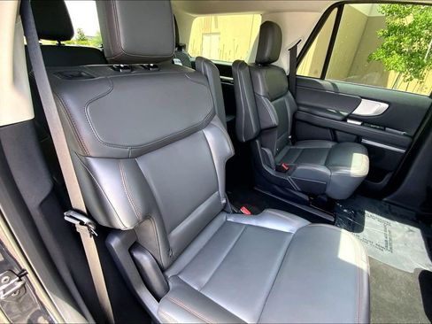 Used 2025 Ford Expedition Active AWD/4WD image 26
