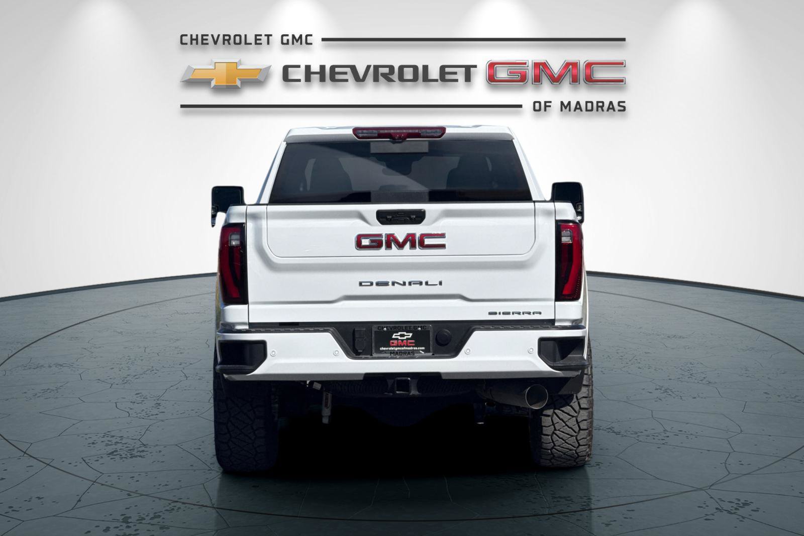 Used 2026 GMC Sierra 2500 Denali w/ Denali Reserve Package AWD/4WD image 4