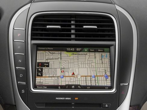 Used 2018 Lincoln MKX Reserve w/ Driver Assistance Package FWD image 17