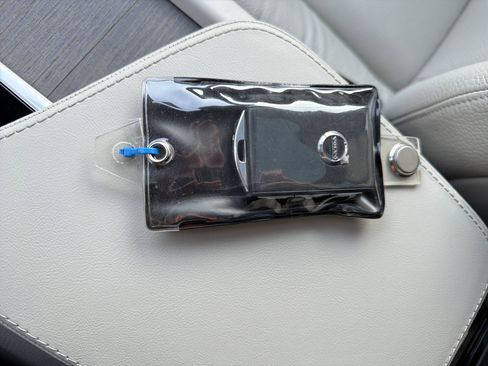 Certified 2024 Volvo XC90 B5 Plus w/ Protection Package Premier image 38