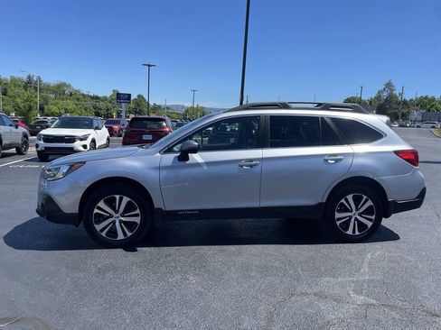 Used 2018 Subaru Outback 2.5i Limited AWD/4WD image 3