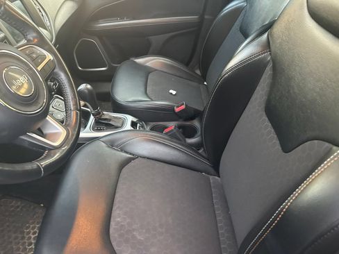 Used 2020 Jeep Compass Latitude w/ Cold Weather Group AWD/4WD image 3
