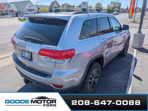 Used 2017 Jeep Grand Cherokee Limited w/ Trailer Tow Group IV AWD/4WD image 3