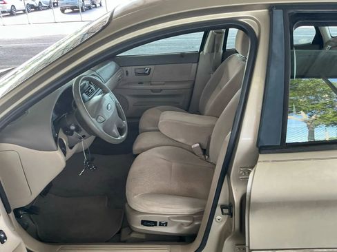 Used 2001 Ford Taurus LX FWD image 2