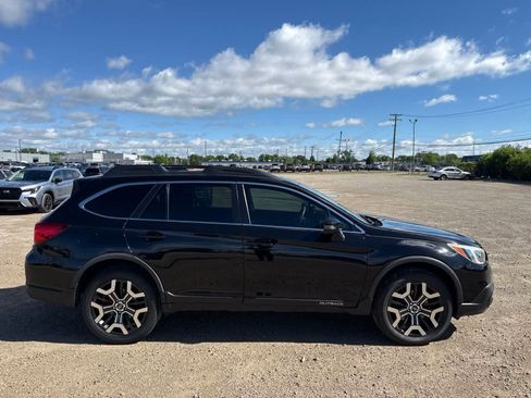 Used 2017 Subaru Outback 3.6R Limited AWD/4WD image 9