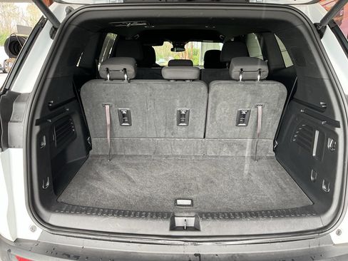 Used 2025 GMC Acadia Elevation image 8