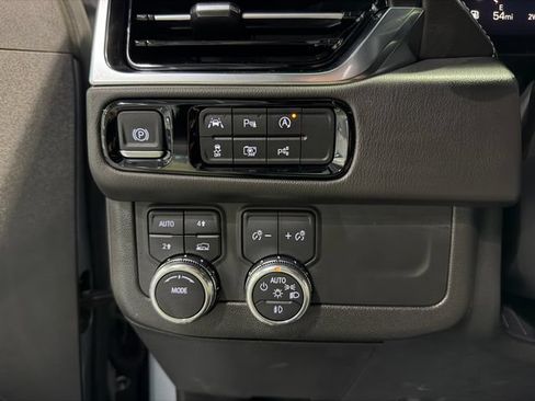 Used 2025 GMC Yukon XL Denali AWD/4WD image 24