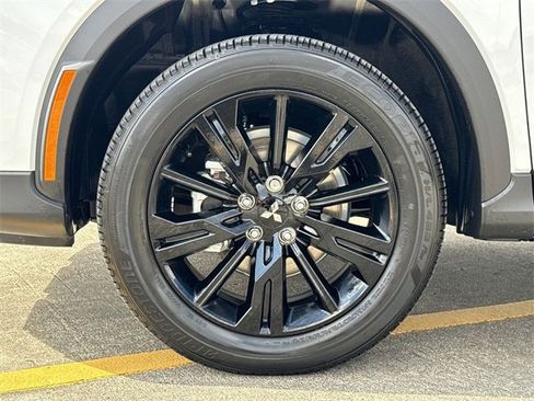 New 2025 Mitsubishi Eclipse Cross LE image 9