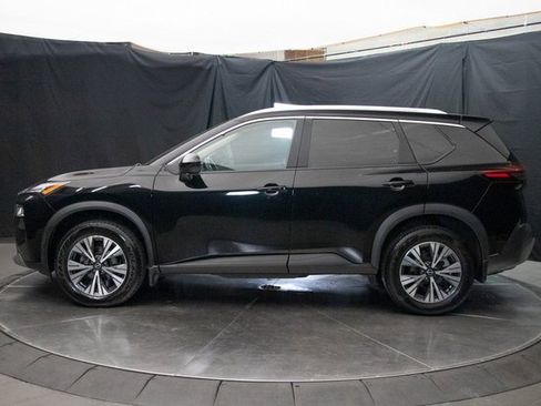 Used 2023 Nissan Rogue SV w/ SV Premium B Package image 9