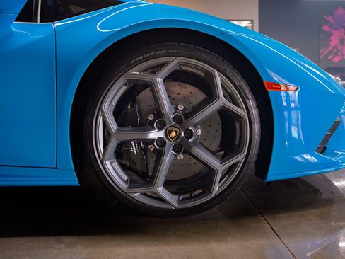 Used 2023 Lamborghini Huracan EVO image 21