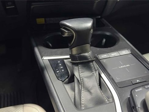 Used 2022 Lexus UX 200 w/ Premium Package image 21