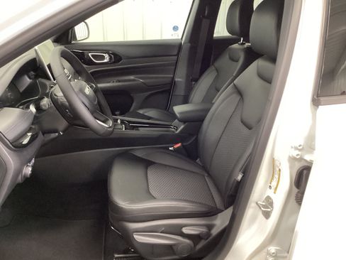 New 2026 Jeep Compass Latitude AWD/4WD image 12