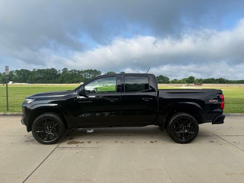 Used 2025 Chevrolet Colorado Z71 w/ Technology Package AWD/4WD image 7