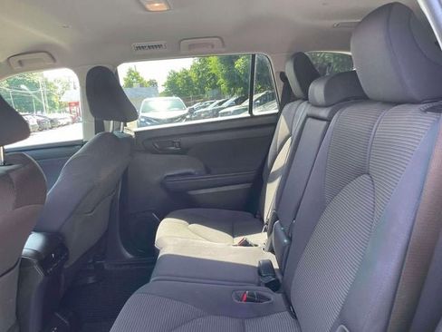 Used 2022 Toyota Highlander LE AWD/4WD image 12