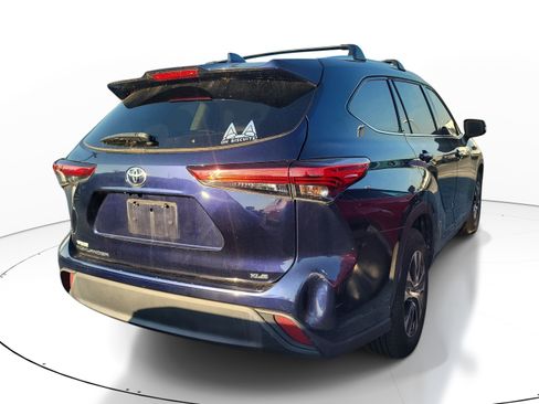 Used 2021 Toyota Highlander XLE FWD image 7