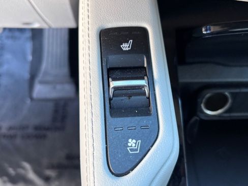 Used 2024 Kia Telluride EX w/ EX Captain's Chair Package FWD image 32